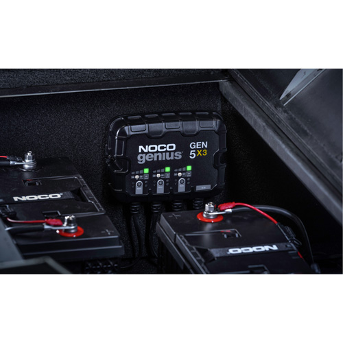 Chargeur de batterie embarqu&eacute; &agrave; 3 sorties de 15 amp&egrave;res Gen5X3 Genius Cantin et fils