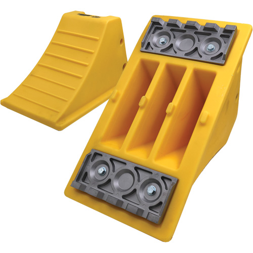 40 Ton Large Equipment Wheel Chock with Aluminum Cleats, Urethane, Yellow Cantin et fils