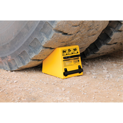 Cale de roue ultra-robuste pour l'exploitation mini&egrave;re Checkers Safety, PEHD, Jaune, 14-1/2" la x 17-1/2" p x 16" h Cantin et fils