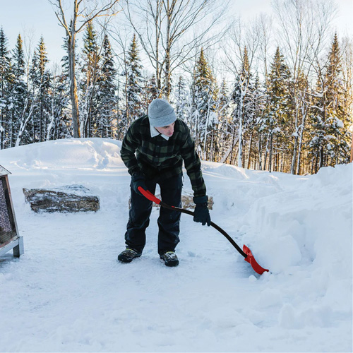 Pelle &agrave; neige Yukon, Lame Polypropyl&egrave;ne, Largueur 18", Manche Prise en D ergonomique Cantin et fils