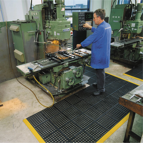 Tapis antifatigue &agrave; imbrication Cushion-Ease 550, &agrave; fentes, 3' x 3' x 3/4", Noir, Caoutchouc Cantin et fils