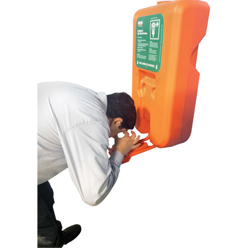 Poste de douche oculaire portable autonome, Aliment&eacute; par gravit&eacute;, Capacit&eacute; 10 gal., Conformit&eacute; ANSI Z358.1 Cantin et fils