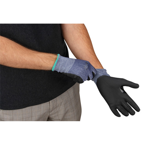 Gants r&eacute;sistant &agrave; la coupe, Taille Petit, Calibre 15, Rev&ecirc;tement Mousse de nitrile, Enveloppe en PEHP, ASTM ANSI niveau A3 Cantin et fils