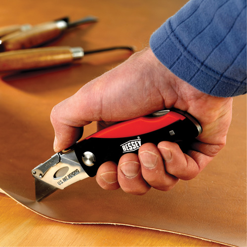 Couteau utilitaire pliant, 2-3/8" lame, poign&eacute;e en Plastique/Coussin&eacute;e Cantin et fils