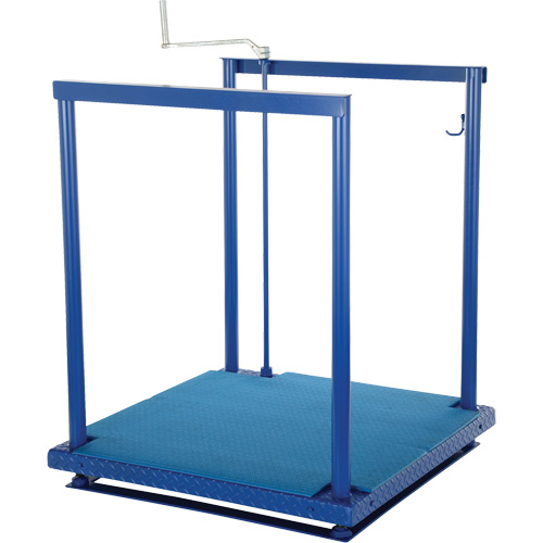Ergonomic Posi-Crank Platform With Anti-Fatigue Mat, 36" W x 72" D, 500 lbs. Capacity, All-Welded Cantin et fils