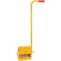 Cale de roue pour la glace avec poign&eacute;e ergonomique, Acier, Jaune, 8-1/16" la x 10-5/8" p x 8-13/16" h Cantin et fils