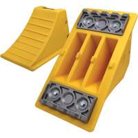 40 Ton Large Equipment Wheel Chock with Aluminum Cleats, Urethane, Yellow Cantin et fils