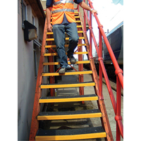 Rebords de marches antid&eacute;rapants Safestep, 13,5" la x 48" lo, Noir & jaune Cantin et fils