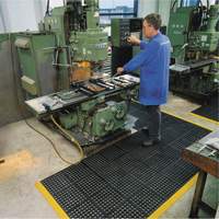 Tapis antifatigue &agrave; imbrication Cushion-Ease 550, &agrave; fentes, 3' x 3' x 3/4", Noir, Caoutchouc Cantin et fils