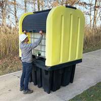 Palette anti-d&eacute;versement jaune &agrave; couvercle rigide roulant, 65" lo x 65" la x 101" h, Capacit&eacute; de charge 5000 lb Cantin et fils